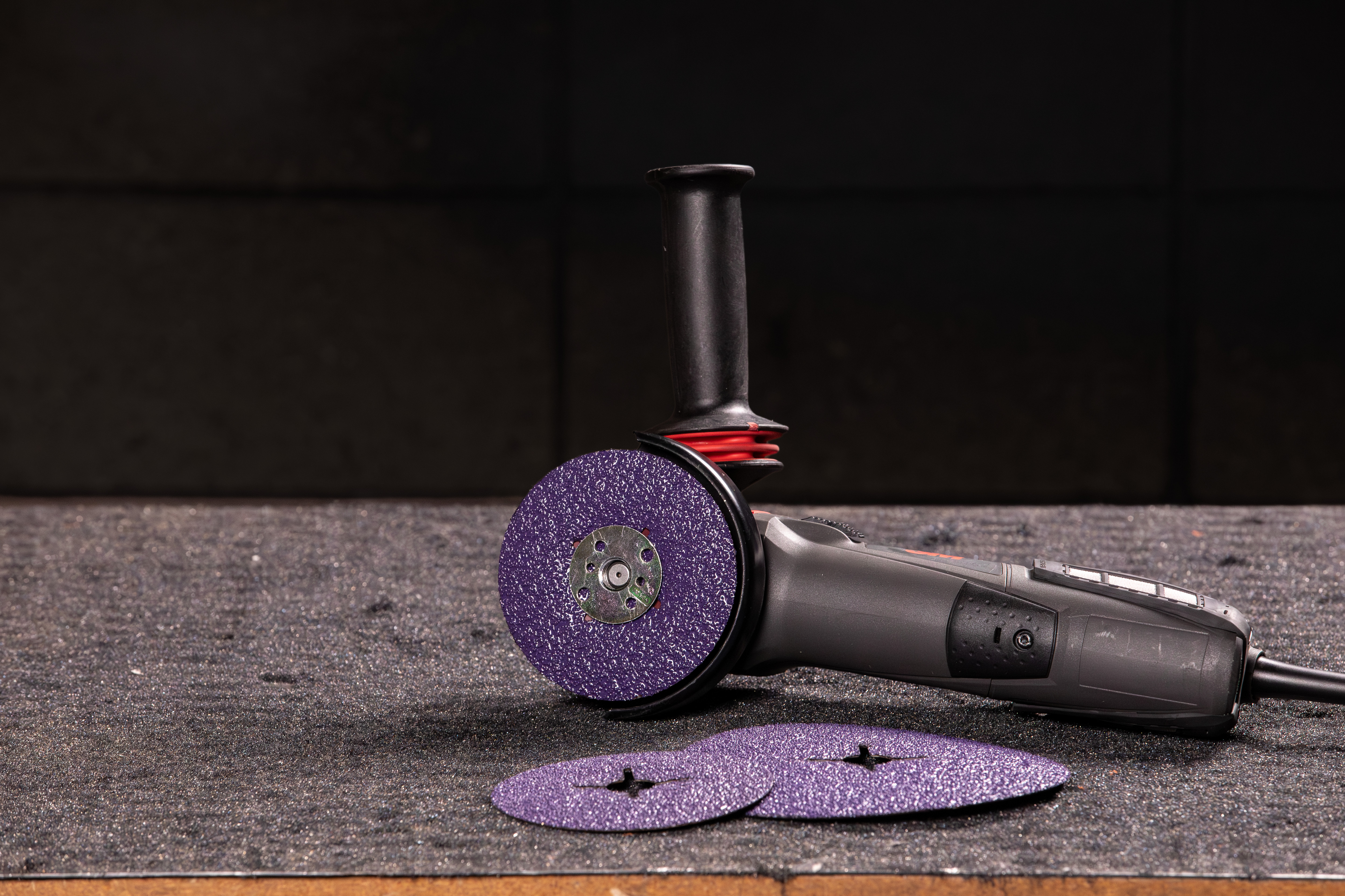 3m-cubitron-3-fibre-disc-1182c-product-image-electric-application-image-2