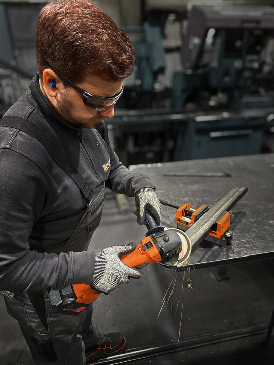 Rebarbadora a Bateria CCG18-125-12 AS 3