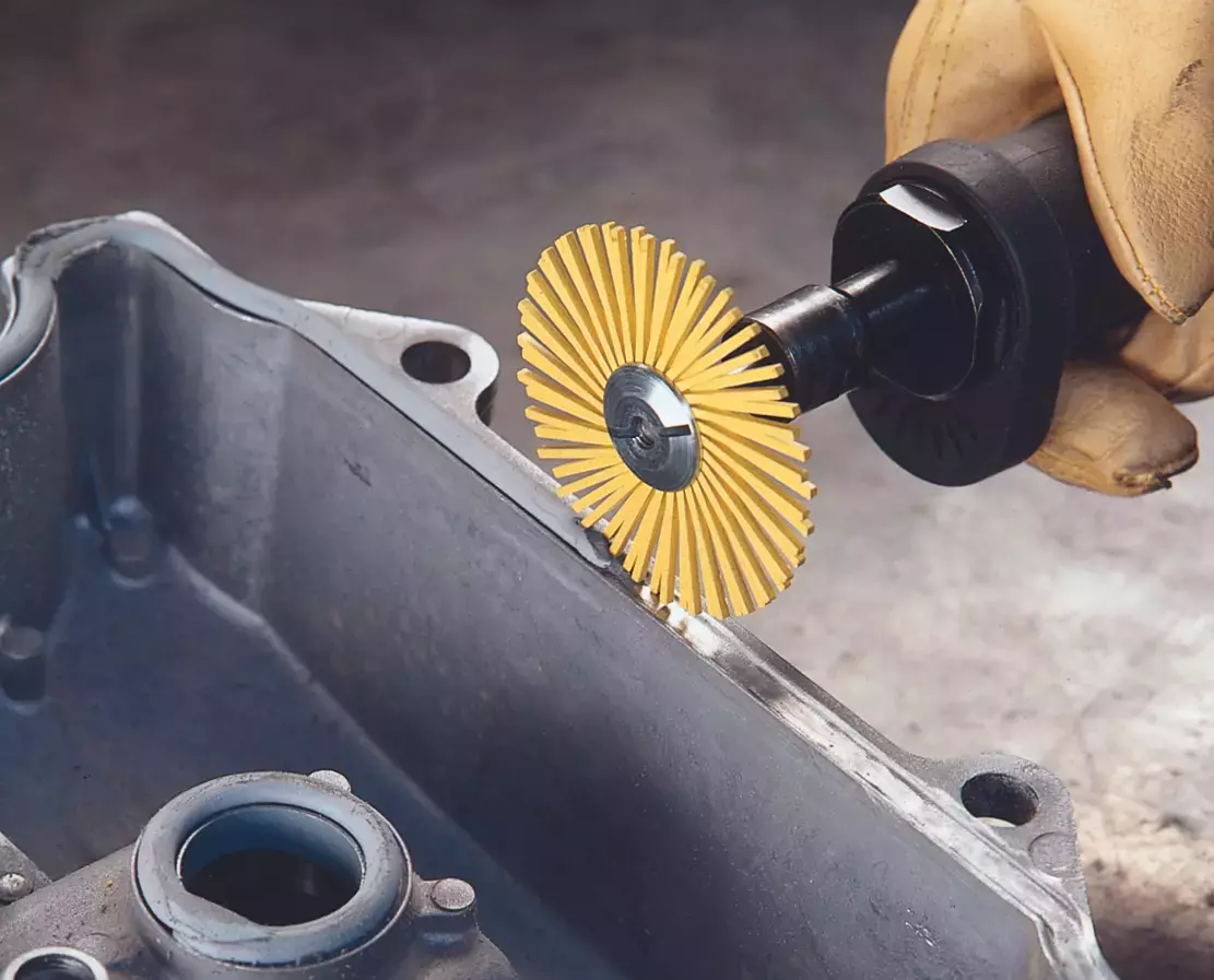 Scotch-Brite™ Tipo A de escovas de cerdas radiais Bristle™ BB-ZB, 152 mm x 12.7 mm x 25.4 mm, P80 com Adaptador