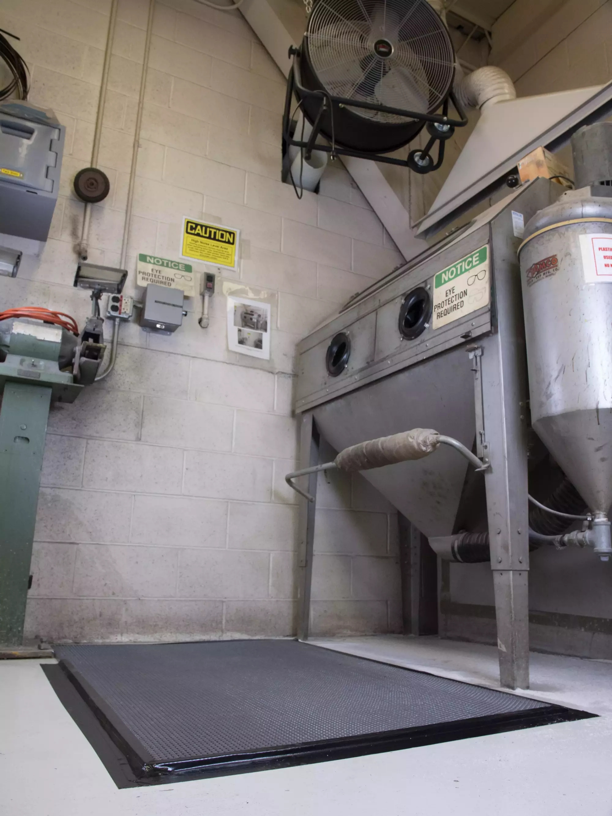 Fita Adesiva de Aplicação Intensiva 3M™ DT11, Prata, 48 mm x 55 m, 0.28 mm, 24 rolos por caixa, embalados individualmente