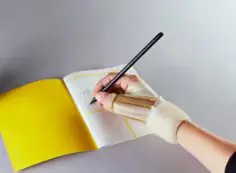 deluxe-thumb-stabilizer-beige-application